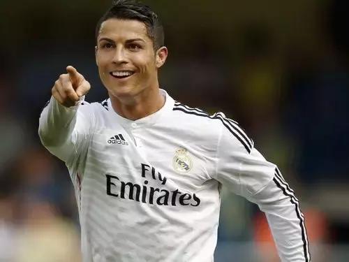 踢足球的男人适合谈恋爱吗,为什么要跟踢足球的男生谈恋爱