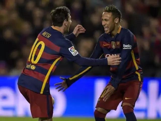 足球场上奋不顾身才是最大的尊重,足球场上的遗憾和希望同在