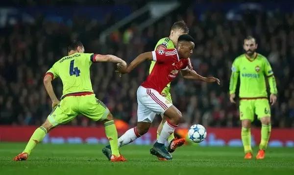 队长袖标戴在胳膊上舒服吗,怎么才能戴上队长袖标