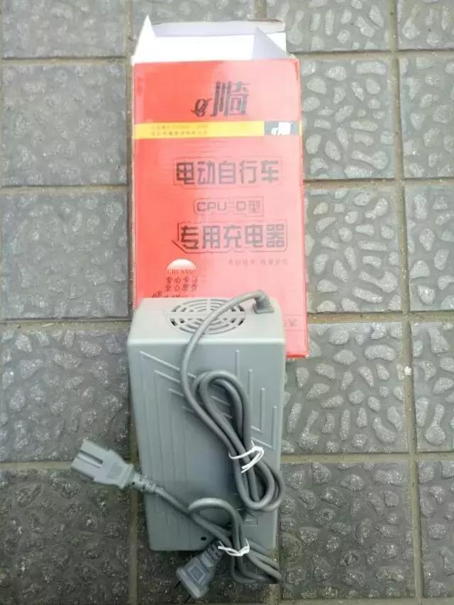 电动车电池被压到有事吗,电动车电池充鼓了会爆炸吗