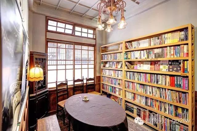 雨天旅游又是另外一种乐趣,旅游遇到下雨天也要潇洒