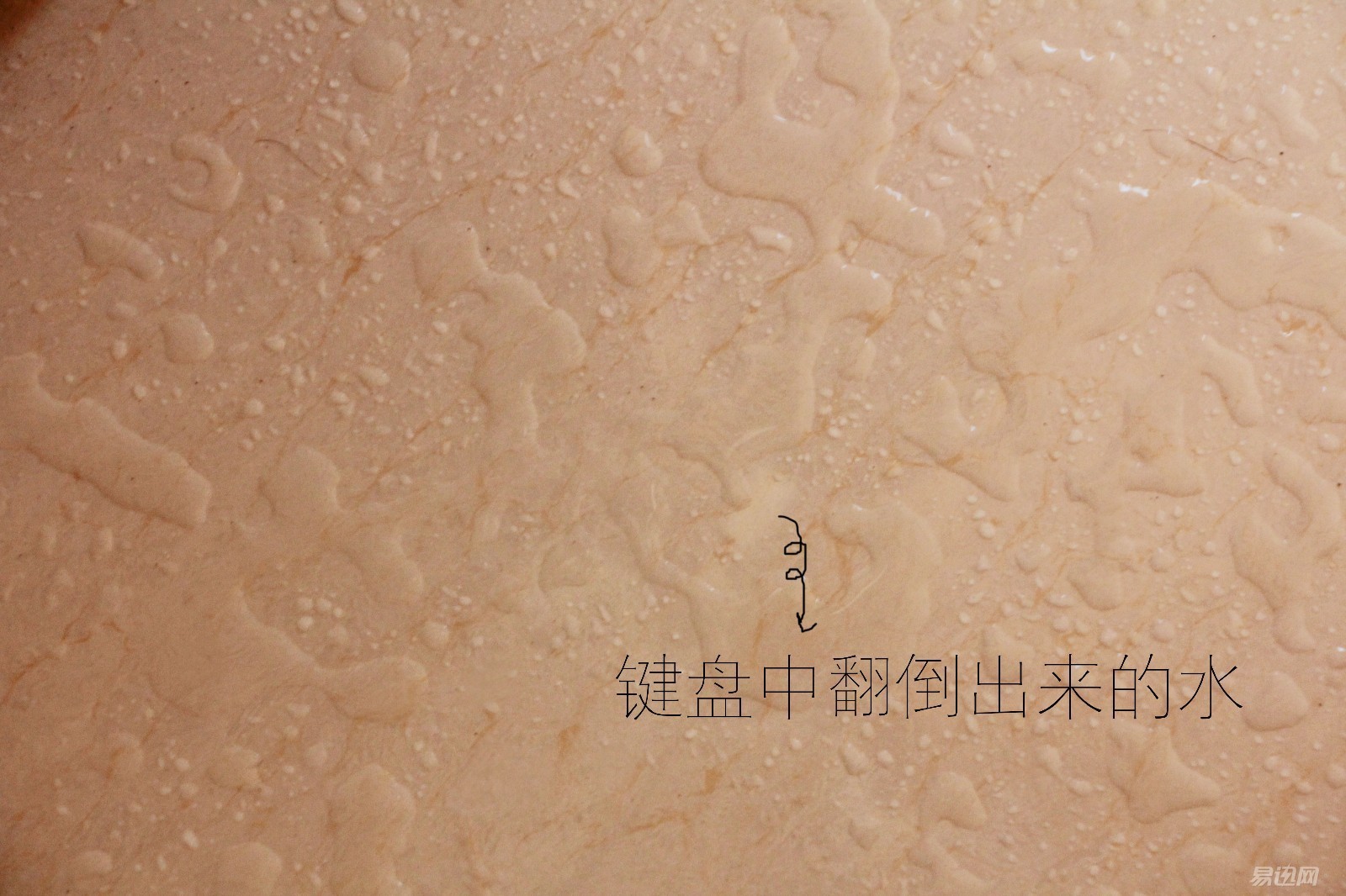 键盘进水后怎么确定坏了,键盘进水了怎么不亮