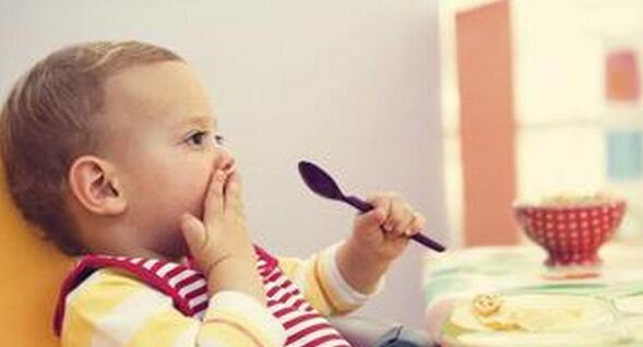 热天宝宝不爱吃奶怎么办,宝宝不爱喝奶不想吃饭怎么办