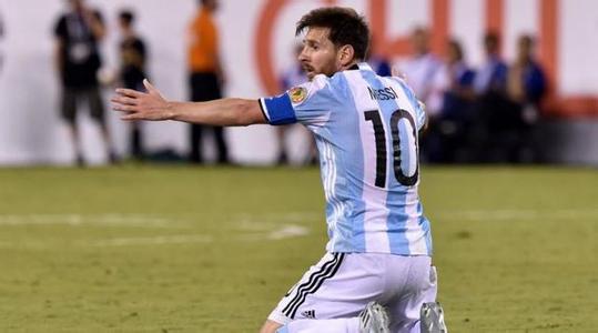 足球明星成就,足球历史十大巨星能有梅西吗