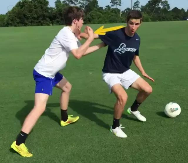 如何像范戴克一样防守,亨利护球动作大全