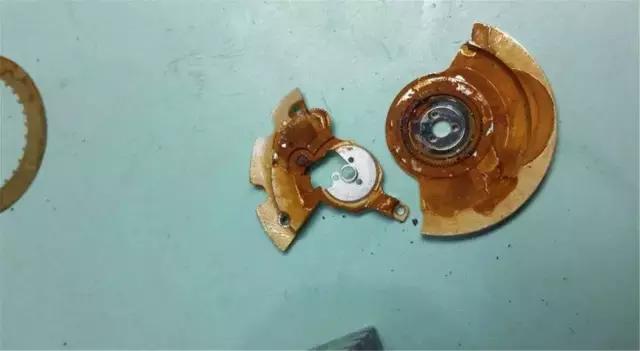 电话手表进水了怎么处理,手表进水修一下后还是正常使用吗