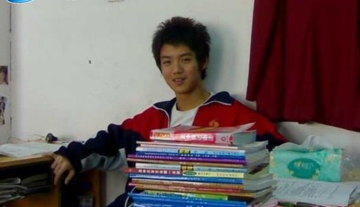 鹿晗重返18岁电影,鹿晗重返17岁唱歌