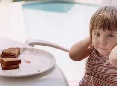 热天宝宝不爱吃奶怎么办,宝宝不爱喝奶不想吃饭怎么办