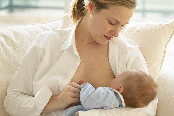 母乳喂养真的对孩子有好处,妈妈为什么一定要喂奶