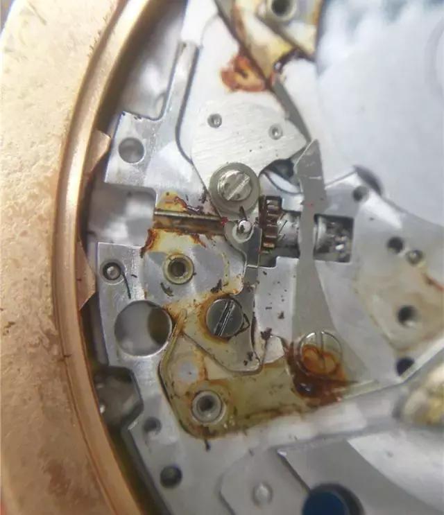 电话手表进水了怎么处理,手表进水修一下后还是正常使用吗