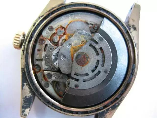 电话手表进水了怎么处理,手表进水修一下后还是正常使用吗