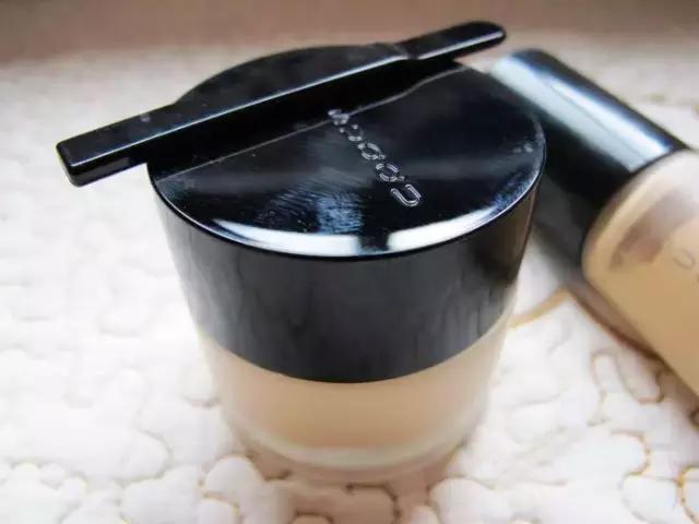 适合混油皮瑕疵多的粉底推荐,不用化妆的美颜相机