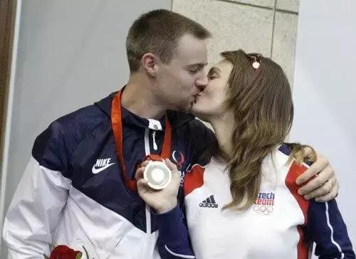 埃蒙斯射击奥运会脱靶视频,2004雅典奥运会埃蒙斯