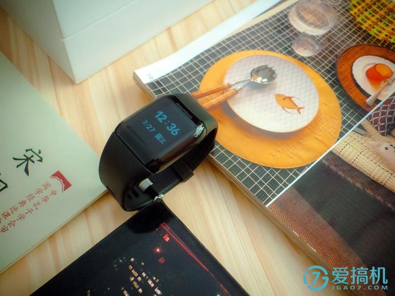 乐心运动手表充电,乐心运动手表显示实时数据