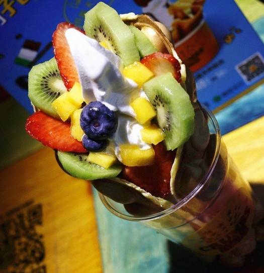 鸡蛋仔和冰淇淋的搭配,冰激凌鸡蛋仔正确吃法