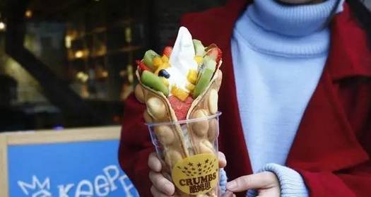 鸡蛋仔和冰淇淋的搭配,冰激凌鸡蛋仔正确吃法