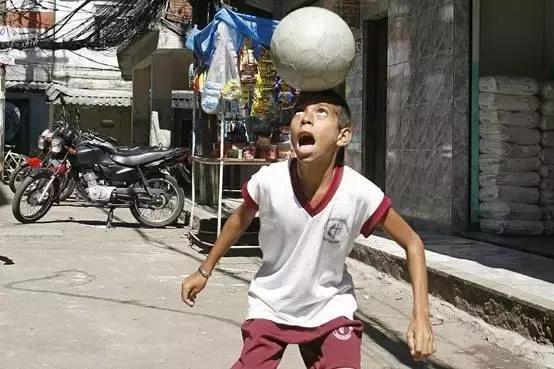 世界杯足球先生倒挂金钩里瓦尔多,想不到你是这样的人原版