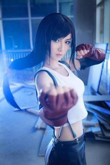 蒂法cos魔王,蒂法克劳德真人cos