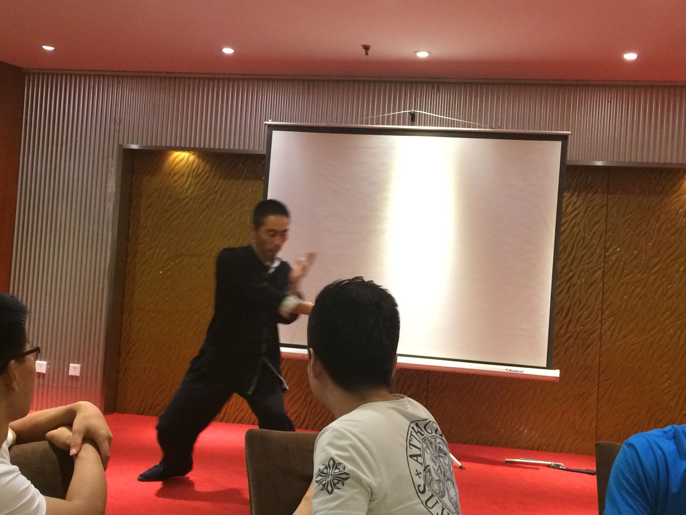 绿荫赛场战意浓和君学子情谊深--“梵恩诗杯”和君陕西足球赛