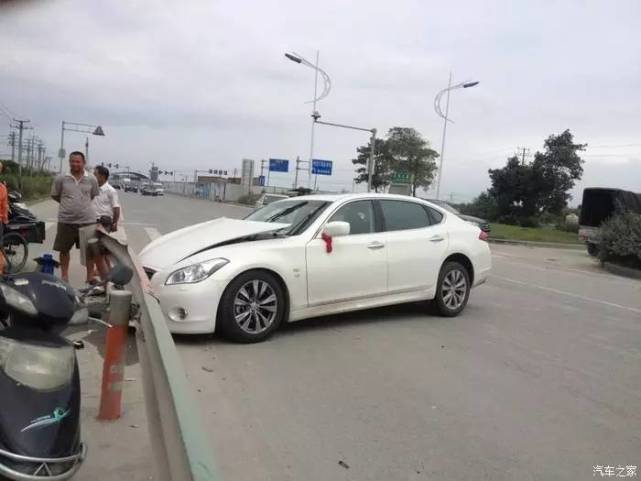 为啥不能劳累驾驶？新车撞报废算轻的，还好能捡回一条命！