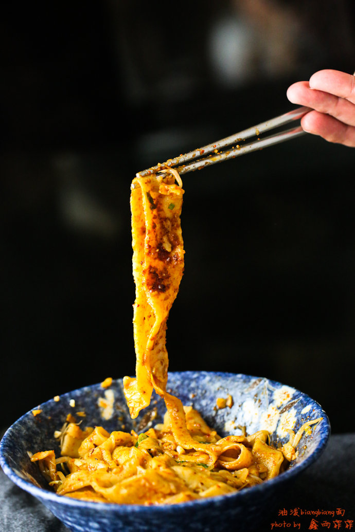 张艺谋谈油泼面,张艺谋闫妮油泼面