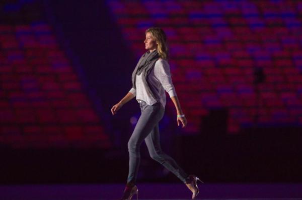 最贵超模走秀,巴西里约热内卢美女惊艳桑巴舞