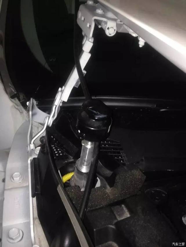 为啥不能劳累驾驶？新车撞报废算轻的，还好能捡回一条命！