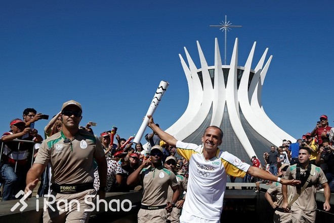 德利马马拉松运动员,德莉玛点燃里约热内卢奥运会火炬
