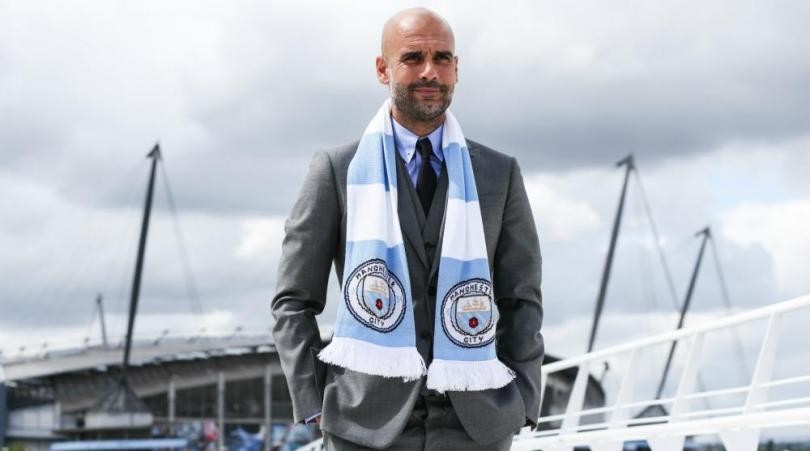 英超首轮压轴大戏,曼城发布新赛季主场球衣