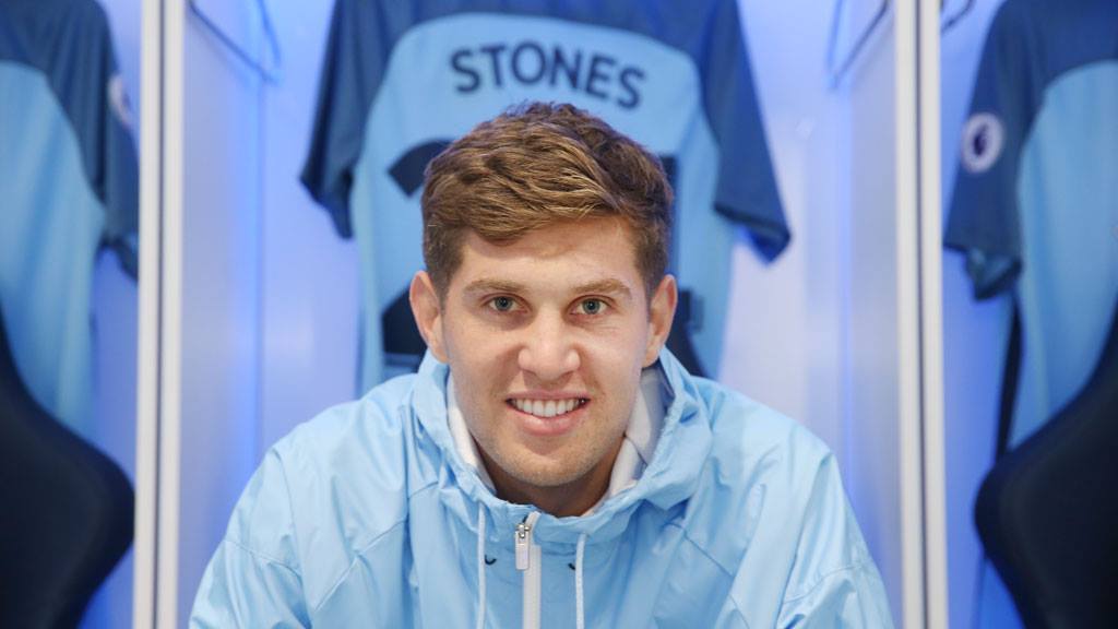 英超首轮压轴大戏,曼城发布新赛季主场球衣