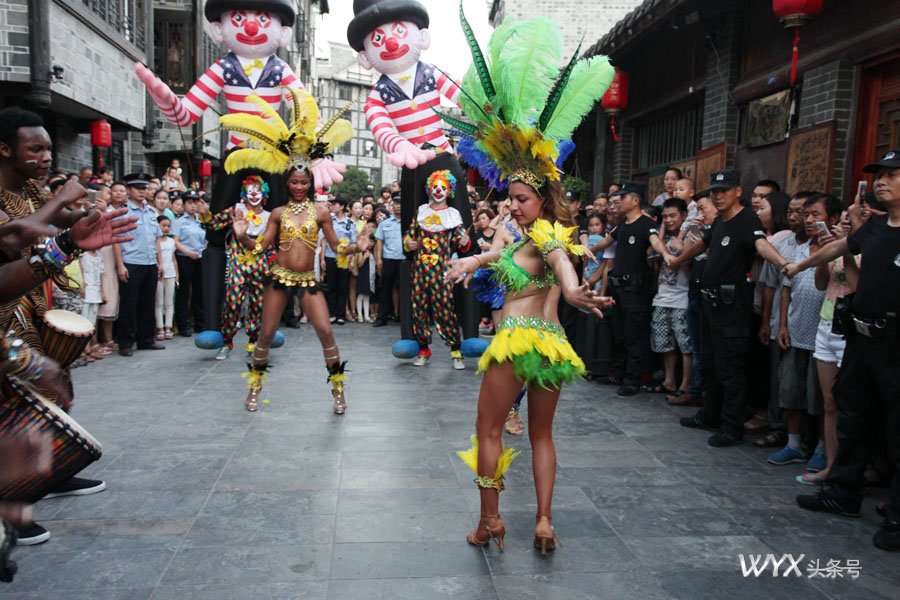 这个夏天巴西激情桑巴火了连山城小镇都是火辣辣的巴西女郎