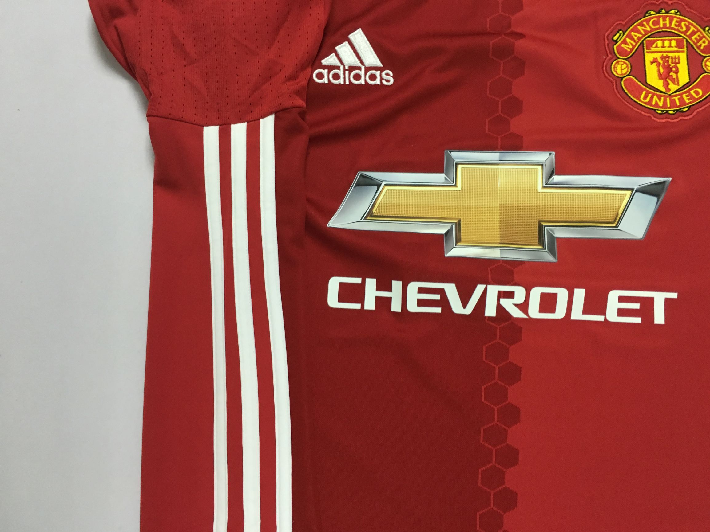 曼联16-17赛季,曼联2021球衣球员版和球迷版区别