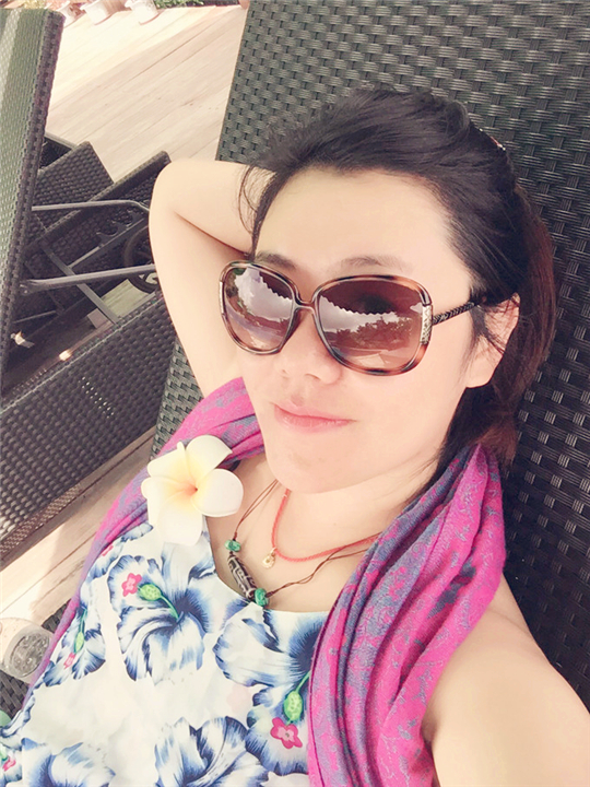 三亚旅行结婚纪念日,小两口结婚纪念日在家过二人世界