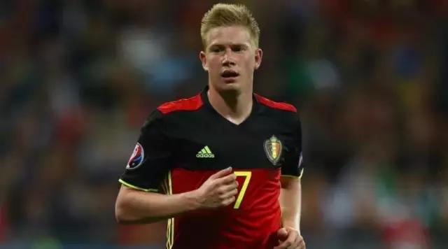 足球场上奋不顾身才是最大的尊重,足球场上的遗憾和希望同在