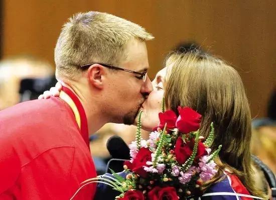 埃蒙斯射击奥运会脱靶视频,2004雅典奥运会埃蒙斯