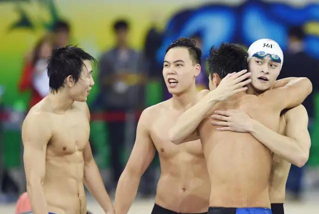 陈伟霆罗志祥春晚,陈伟霆张艺兴罗志祥易烊千玺