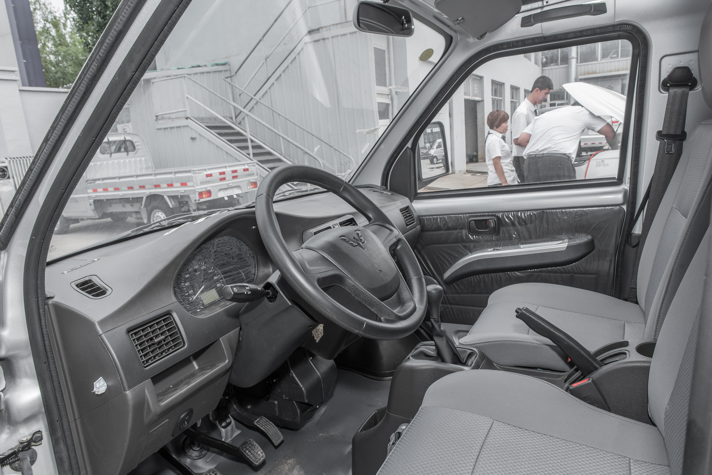 五菱小卡1.5带空调带助力落地价,五菱荣光小卡双排1.8拉货多少斤