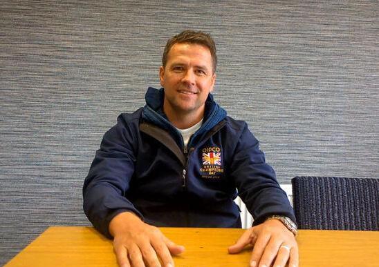 英超首轮压轴大戏,曼城发布新赛季主场球衣