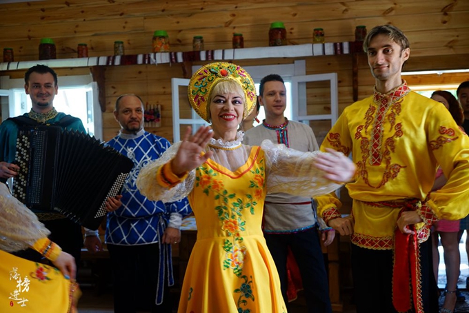 套娃成为俄罗斯传统工艺的原因,套娃为什么是俄罗斯的传统标志