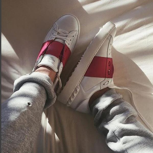 阿迪达斯绿尾小白鞋,阿迪绿尾小白鞋是经典款吗