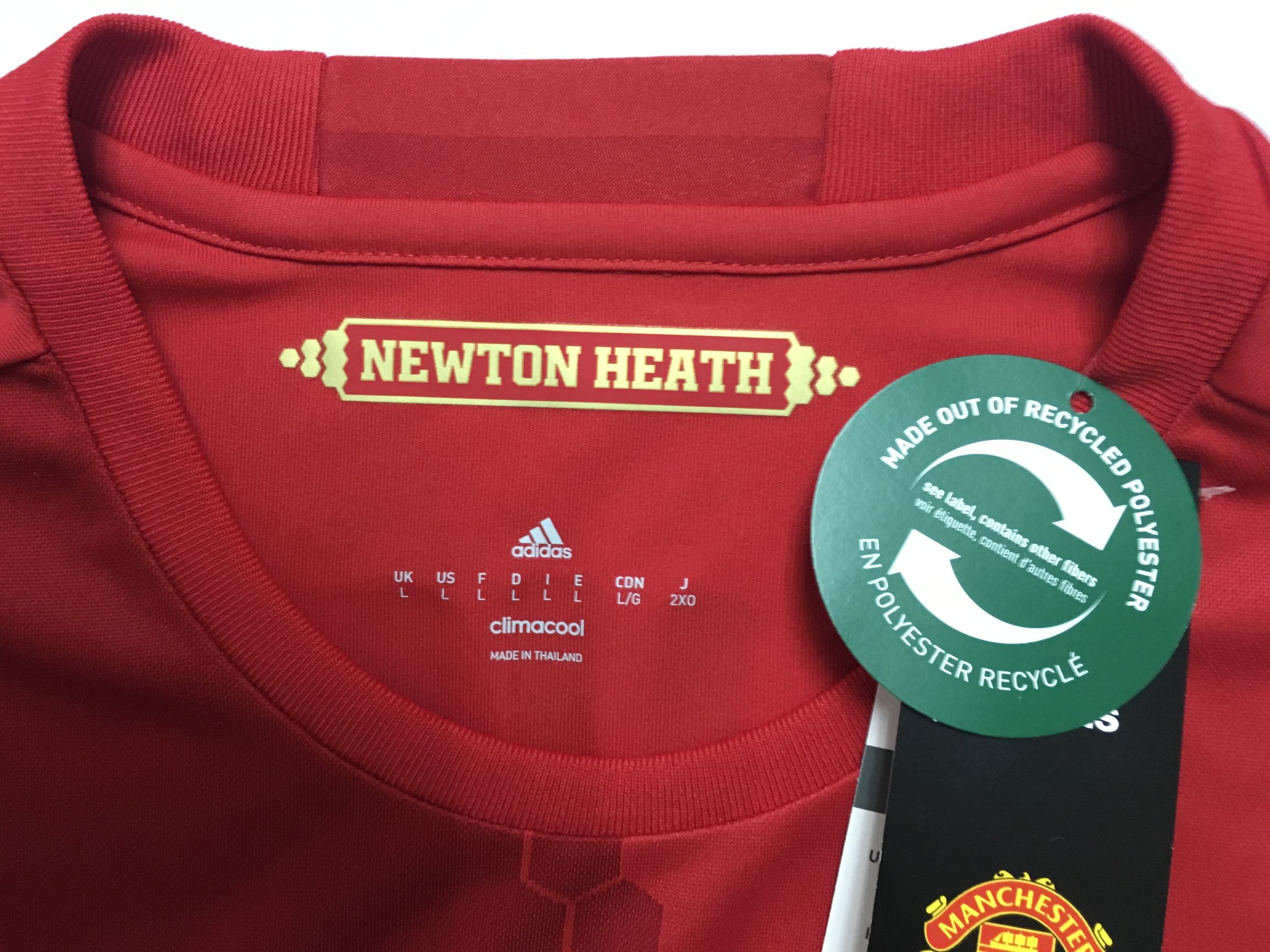 曼联16-17赛季,曼联2021球衣球员版和球迷版区别