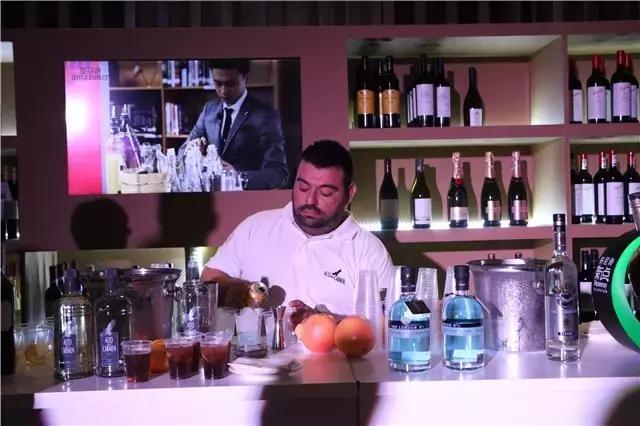 两个小时就能逛遍全世界？好喝的酒果然都是糖衣炮弹