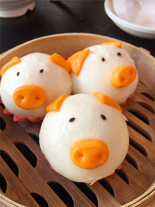 三亚旅行结婚纪念日,小两口结婚纪念日在家过二人世界