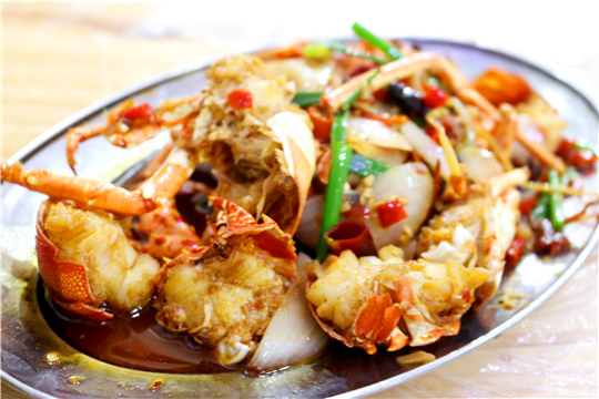 三亚旅行结婚纪念日,小两口结婚纪念日在家过二人世界