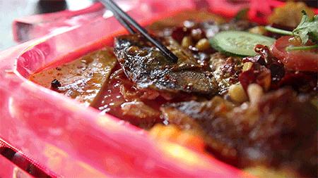 奇葩！泉州这家餐厅竟开在3D电影院里！招牌菜是西瓜皮！