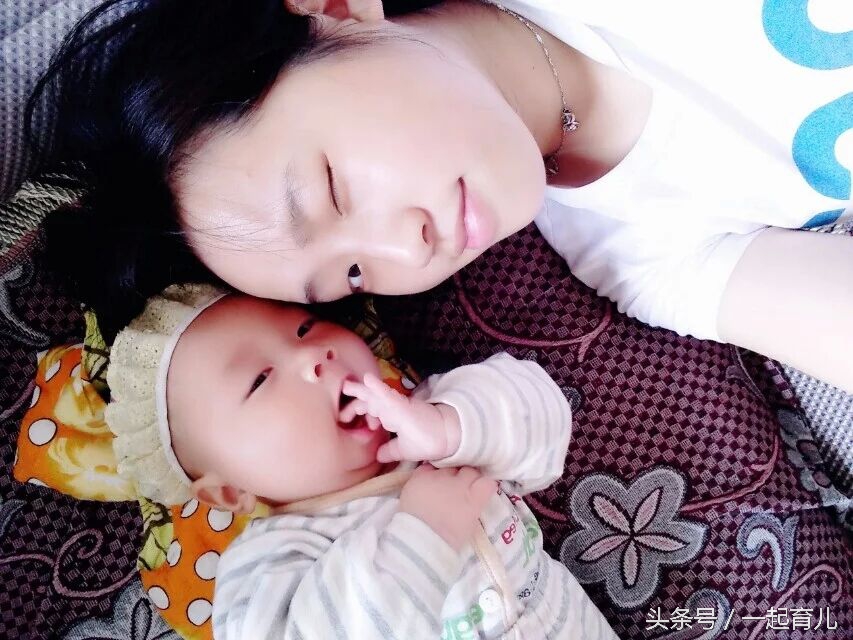 35周早产体重五斤多,双胞胎早产35周五斤多