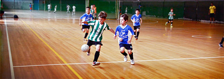 五人制无球跑位技巧,五人制大点球怎么踢