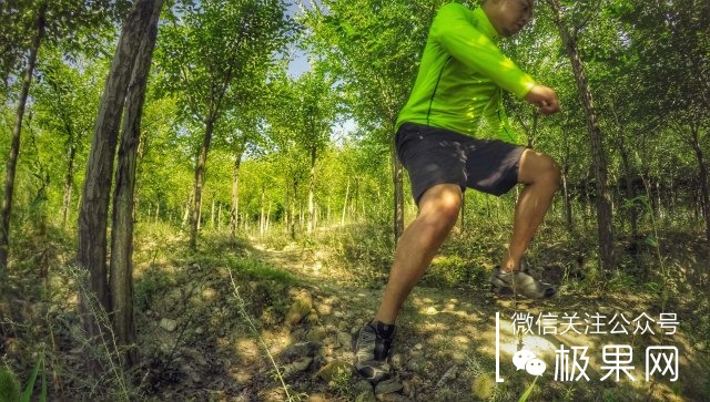如何选择一双越野跑鞋,越野跑穿的跑鞋