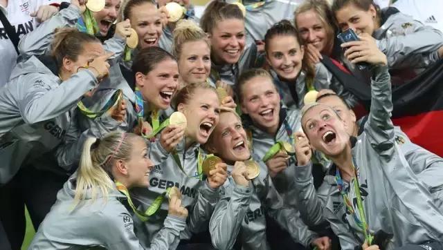 巴西今晨点杀德国，内少救赎+史上首金！足球王国沸腾了！