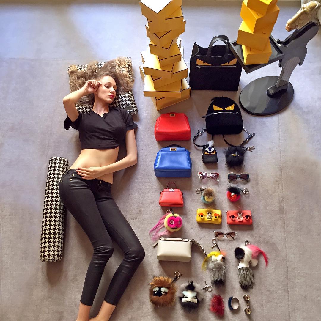 晒*过包**时了！这个白富美有数不清的配饰